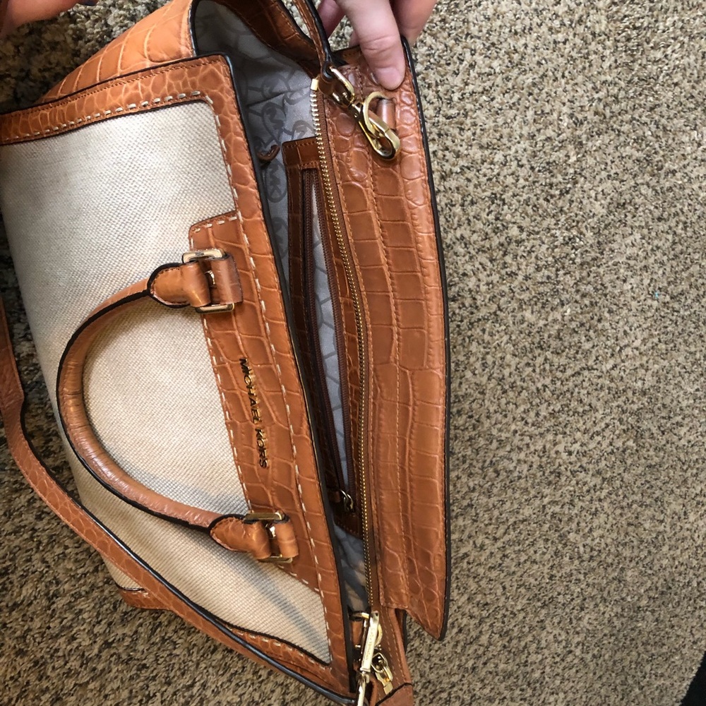 Authentic Michael kors bag - Picture 7 of 7